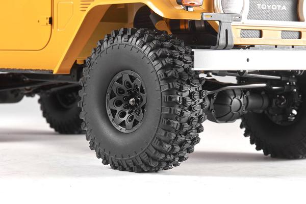 1_10_Toyota_Land_cruiser_FJ40_scaler_ARTR_kit__RS_version____Geel_21