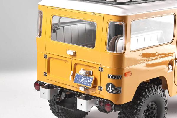 1_10_Toyota_Land_cruiser_FJ40_scaler_ARTR_kit__RS_version____Geel_26