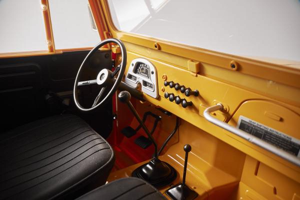 1_10_Toyota_Land_cruiser_FJ40_scaler_ARTR_kit__RS_version____Geel_27