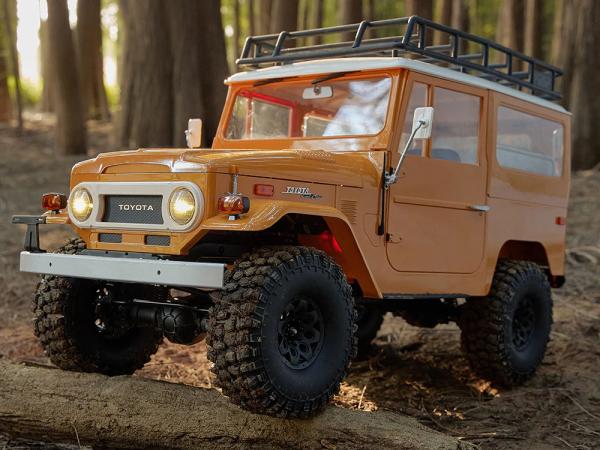 1_10_Toyota_Land_cruiser_FJ40_scaler_ARTR_kit__RS_version____Geel_35