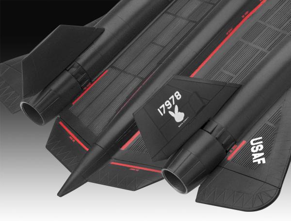 1_110_Lockheed_SR_71_Blackbird__Click_System_Revell_4