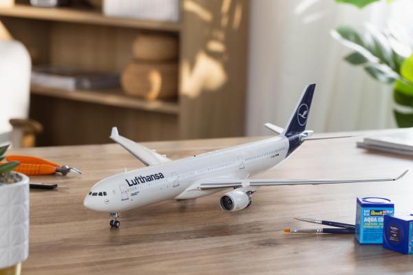 1_144_Airbus_A330_300___Lufthansa__New_Livery__Revell_16
