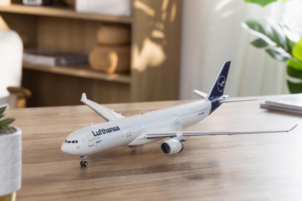 1_144_Airbus_A330_300___Lufthansa__New_Livery__Revell_17