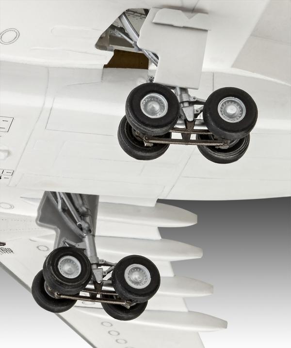 1_144_Airbus_A330_300___Lufthansa__New_Livery__Revell_4