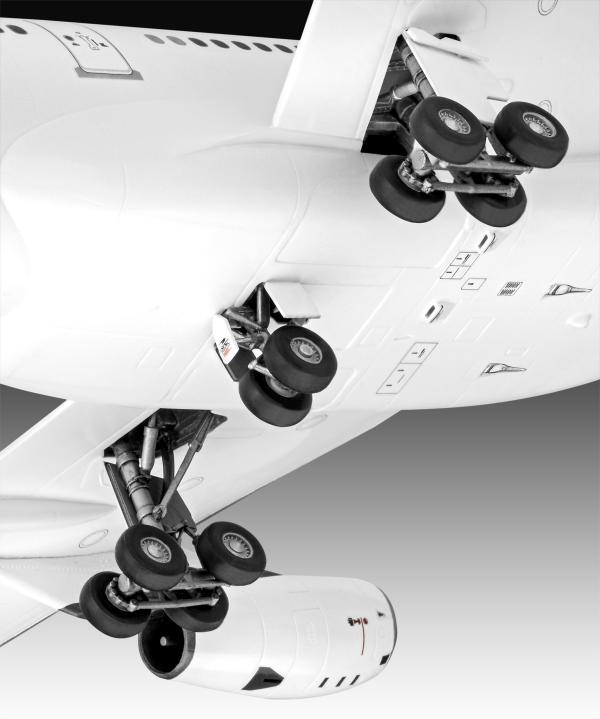 1_144_Airbus_A340_300__Lufthansa__New_Livery_Revell_3