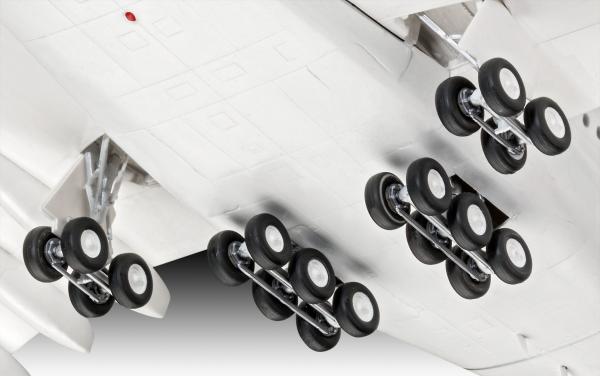1_144_Airbus_A380_800__Lufthansa__New_Livery_Revell_6