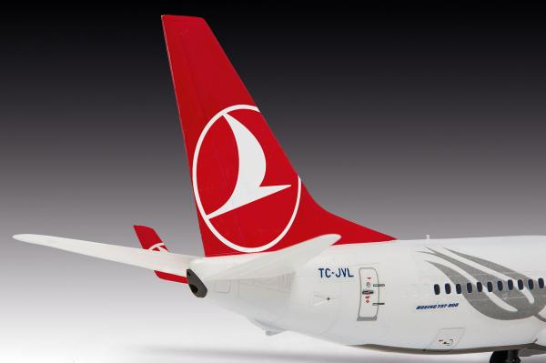 1_144_Boeing_737_800__Turkish_Airlines__Revell_5