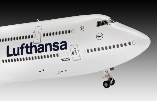 1_144_Boeing_747_8__Lufthansa__New_Livery_Revell_3