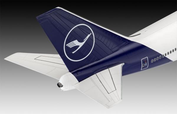 1_144_Boeing_747_8__Lufthansa__New_Livery_Revell_4