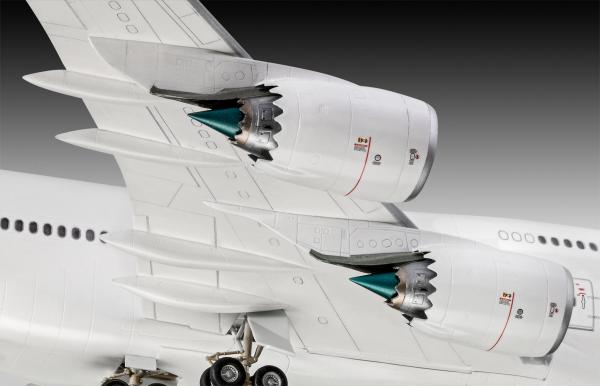 1_144_Boeing_747_8__Lufthansa__New_Livery_Revell_6
