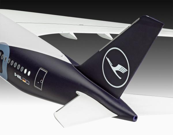 1_144_Gift_Set_A350_900___Lufthansa_100years_Revell_11
