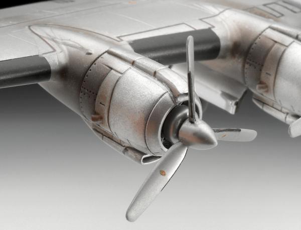 1_144_Lockheed_L_1049G_Super_Constellation_Lufthansa_Revell_8