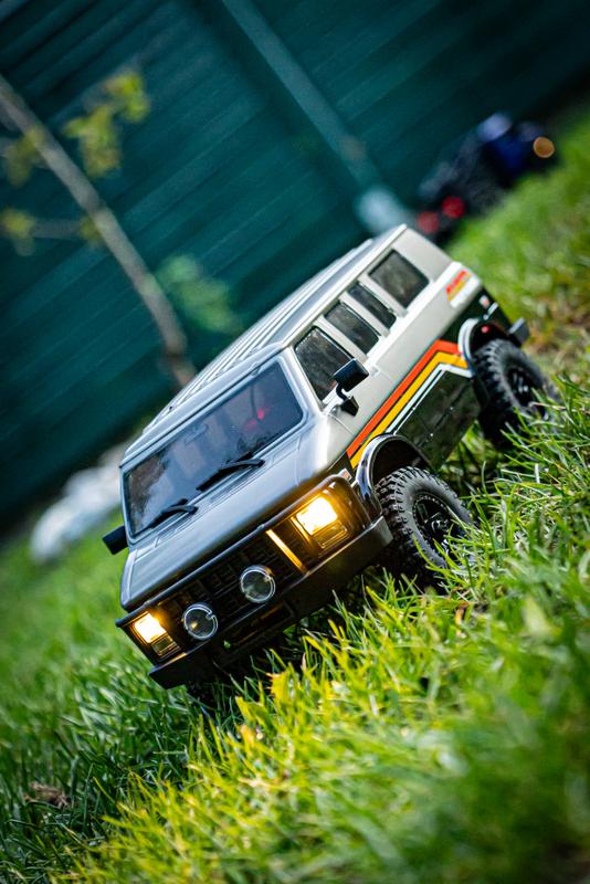 1_18_Micro_PRO_Crawler__Rock_Van__Beige_RTR_2