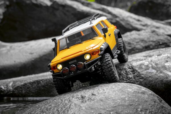 1_18_Toyota_FJ_Cruiser_scaler_RTR_car_kit___Geel_11