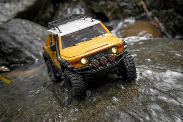 1_18_Toyota_FJ_Cruiser_scaler_RTR_car_kit___Geel_13