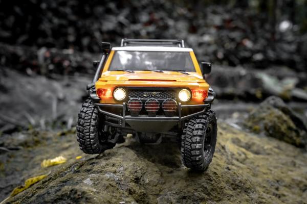 1_18_Toyota_FJ_Cruiser_scaler_RTR_car_kit___Geel_17