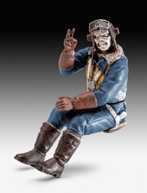 1_32_Cadeauset_Spitfire_Mk_II__Aces_High__Iron_Maiden_Revell_6