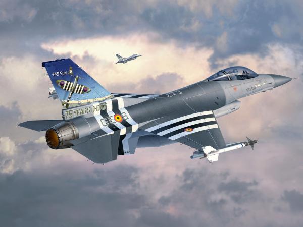 1_32_F_16_Falcon_50th_Anniversary_Revell_1