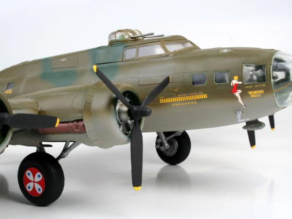1_48_B_17F_Memphis_Belle_Revell_2