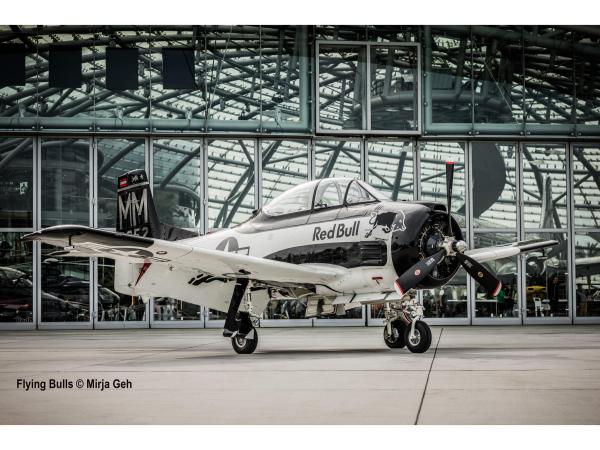 1_48_Cadeauset_Flying_Bulls_T_28B_Trojan_Revell_5