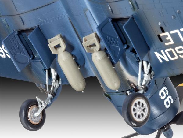 1_72_F4U_4_Corsair_Revell_3