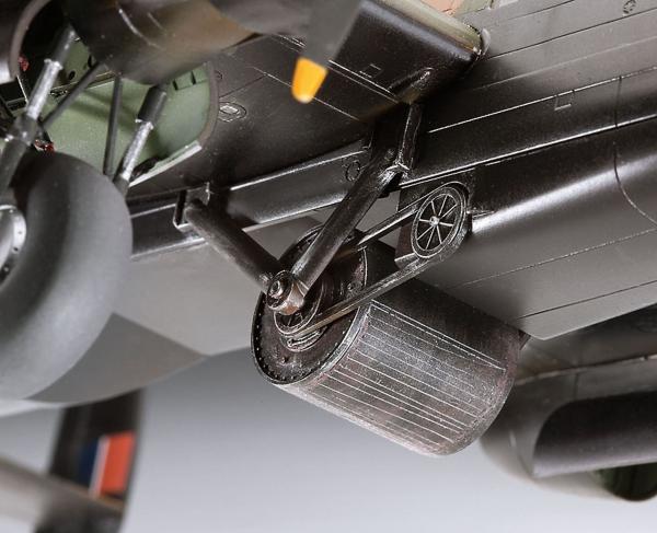 1_72_Lancaster_B_III__DAMBUSTERS__Revell_5