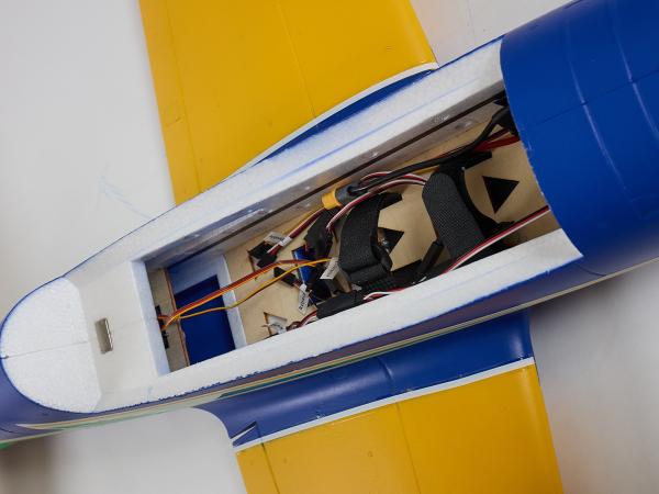 DERBEE_TUCANO_PNP___120_cm_met_Elektrisch_Intrekbaar_Landingsgestel_9