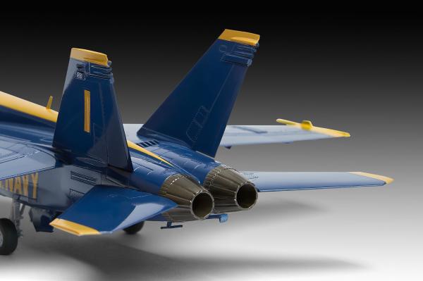 Gift_Set__Blue_Angels___80_Years__Revell_met_Basisaccessoires__11