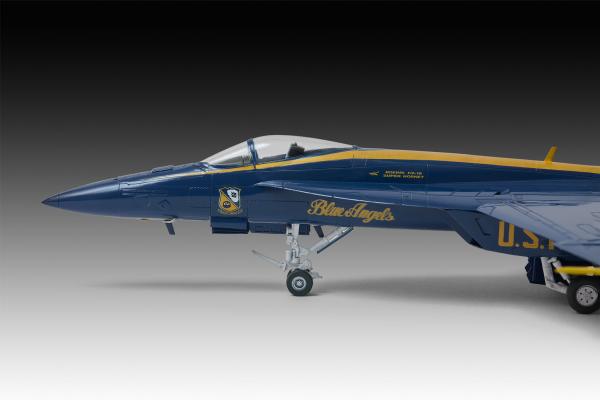 Gift_Set__Blue_Angels___80_Years__Revell_met_Basisaccessoires__9