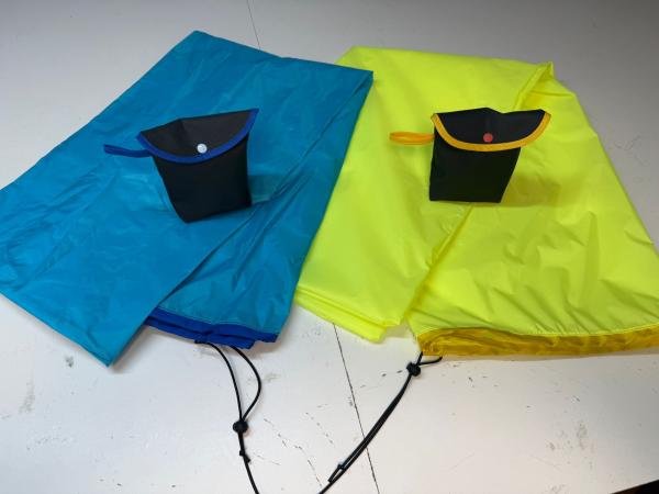 Regenhoes_voor_rugzakken__Geel_